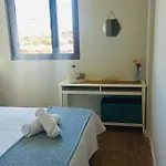 Excelente Habitacion Para Una Persona Con Bano Privado En Piso Compartido Con Una Familia