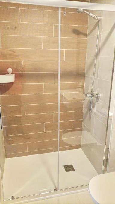 Apartment Excelente Habitacion Para Una Persona Con Bano Privado En Piso Compartido Con Una Familia *