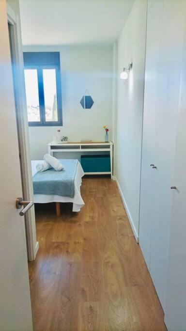 Excelente Habitacion Para Una Persona Con Bano Privado En Piso Compartido Con Una Familia