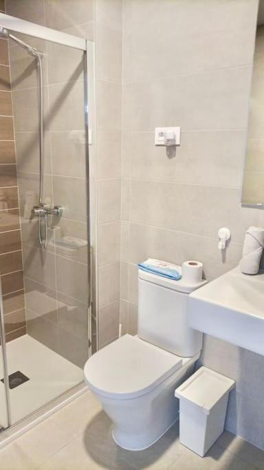 Excelente Habitacion Para Una Persona Con Bano Privado En Piso Compartido Con Una Familia Apartment
